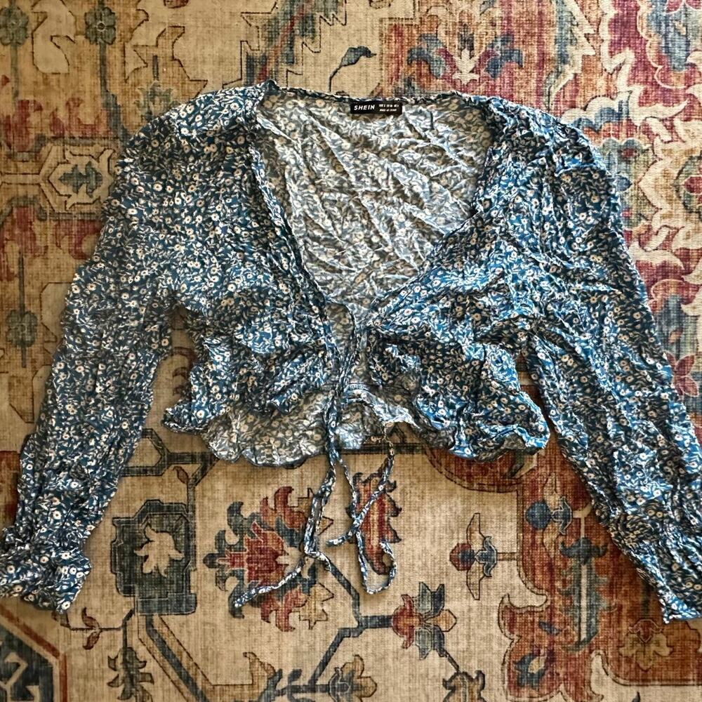 Blue floral cropped blouse